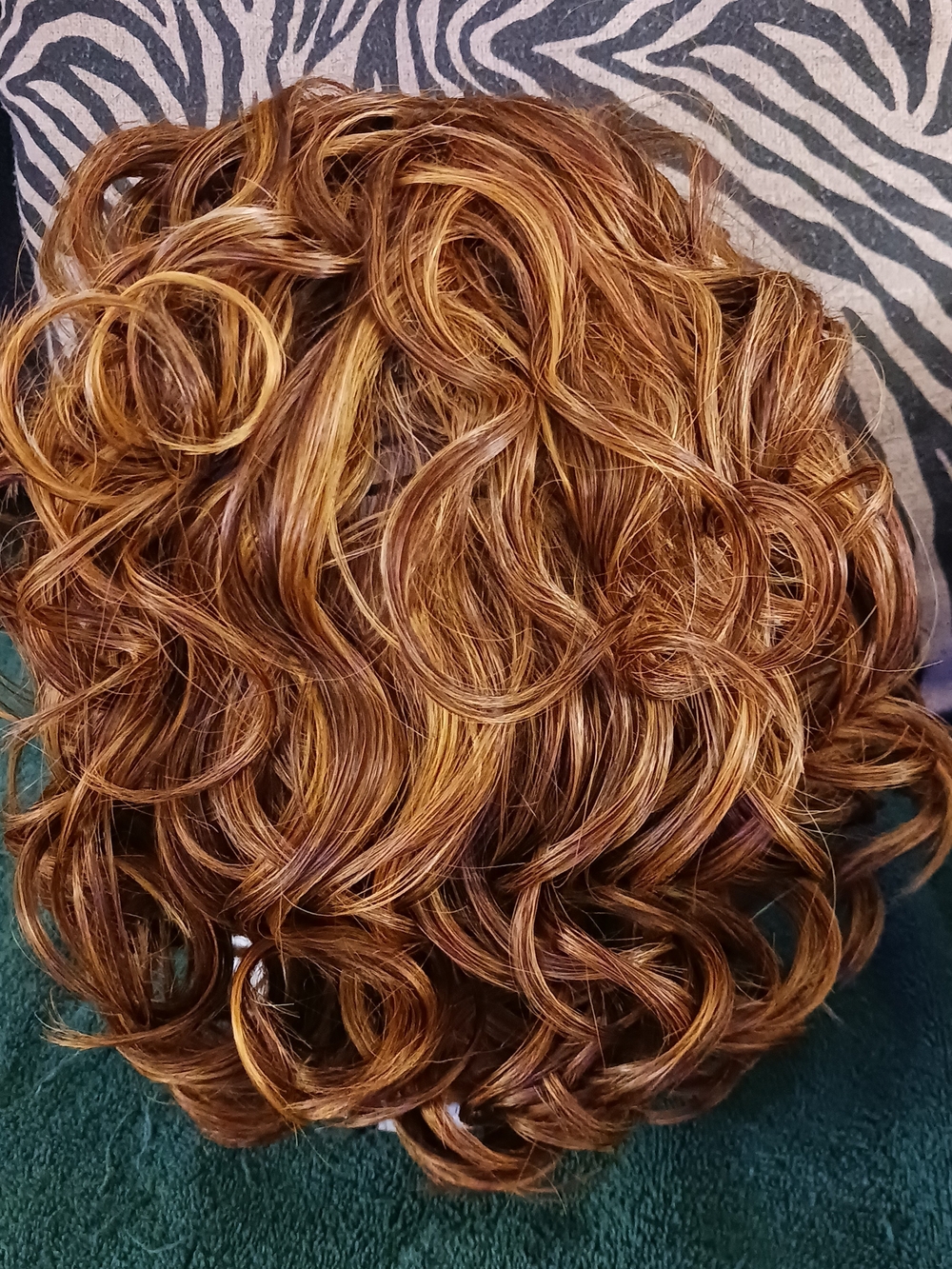 NWT Synthetic Curly Lace Front Wig in Light Brown - Picture 4 of 6